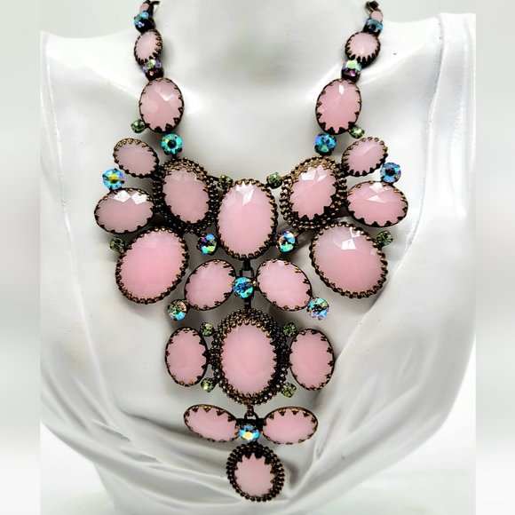 Sorrelli Rose Quartz + Aurora Borealis Swarovski Crystal Oval Statement Necklace - Picture 8 of 13